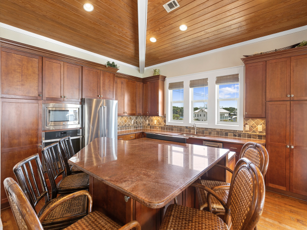 Luxury Beach Vacation Home wit Large Pool & Upscale Decor